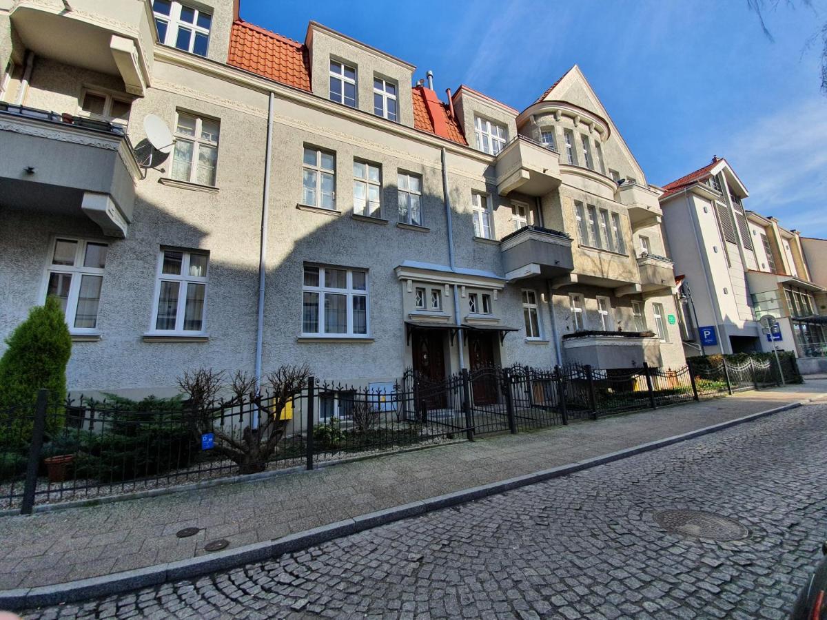 Sopot Airport Apartamento Exterior foto